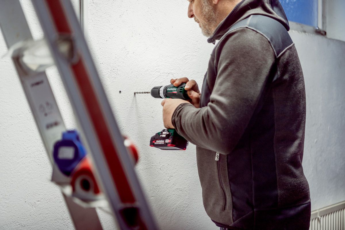 Аккумуляторная ударная дрель Metabo SB 18 L BL (613157500)